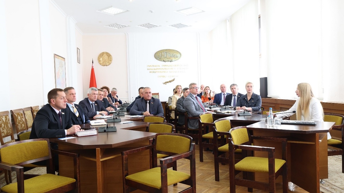 Государственные информационно-правовые ресурсы – надежный помощник в работе депутатов Парламента