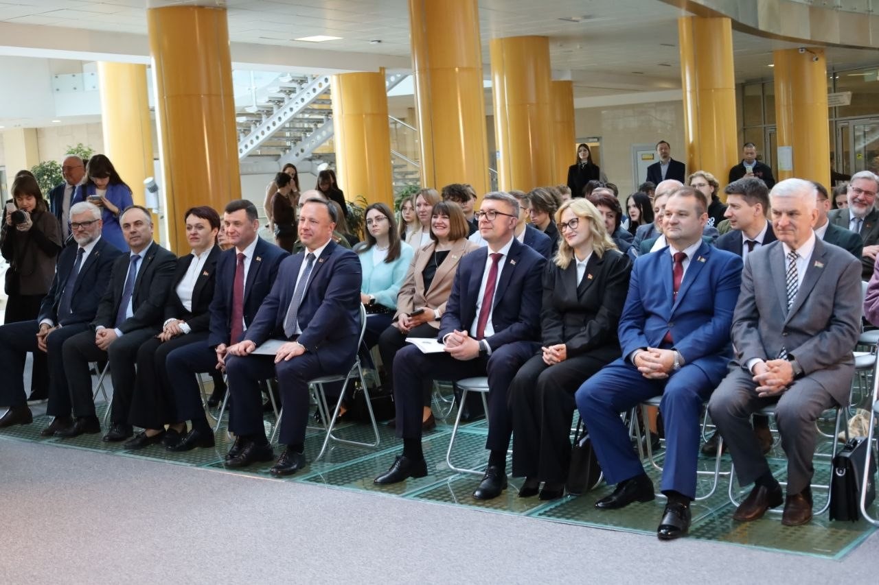 Директор НЦЗПИ принял участие в торжественном открытии выставки "Государственные и официальные геральдические символы" Директор НЦЗПИ принял участие в торжественном открытии выставки "Государственные и официальные геральдические символы"