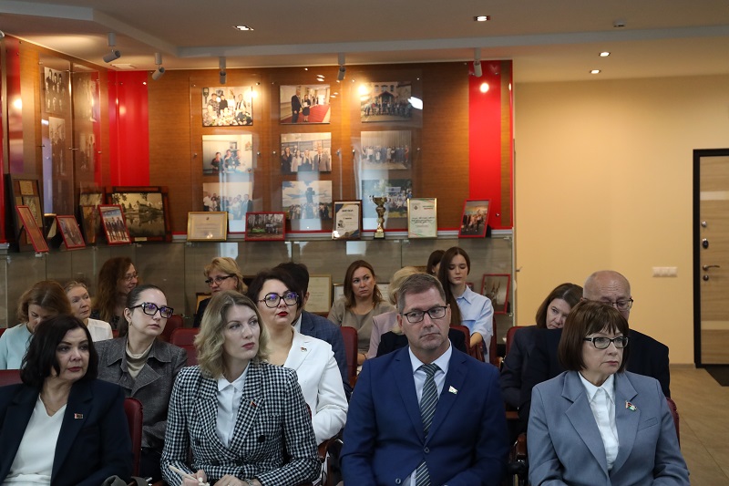 Круглый стол «Внешняя трудовая миграция: новые возможности и новые задачи» Круглый стол «Внешняя трудовая миграция: новые возможности и новые задачи»